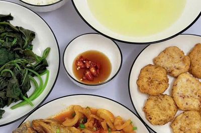 Dinh dưỡng đúng cách tăng miễn dịch cho người cao tuổi lúc giao mùa
