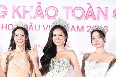 Hoa hậu Hà Trúc Linh đẹp rực rỡ trên thảm đỏ Chung khảo Hoa hậu Việt nam 2026