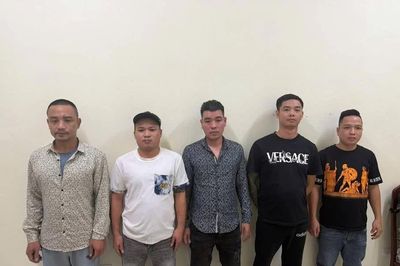 Tạm giữ hình sự 5 đối tượng về tội gây rối trật tự công cộng