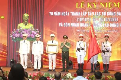 CLB bóng đá Công an Hà Nội đón nhận Huân chương Lao động hạng Nhất