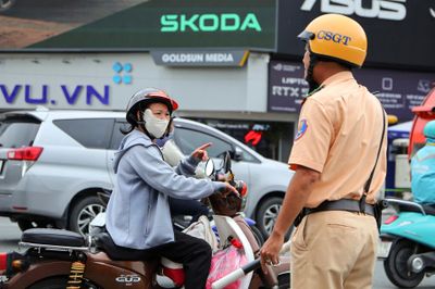 Người dân bối rối trong ngày đầu điều chỉnh giao thông ngã tư Bảy Hiền