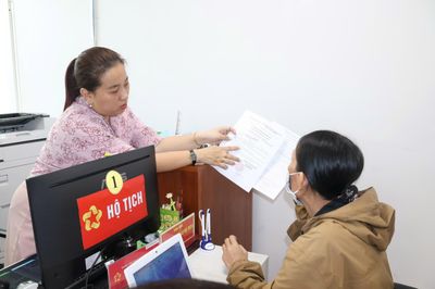 Cán bộ TP.HCM phải đạt từ 90 điểm mới hưởng 100% thu nhập tăng thêm