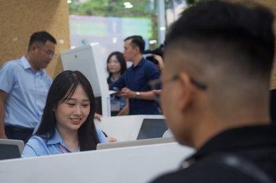 Ông bố Hà Nội bất ngờ với cách làm giấy khai sinh cho con