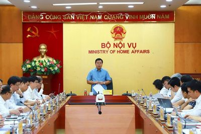 Xây dựng các nghị định, thông tư về tiền lương, mức lương tối thiểu, bảo hiểm xã hội