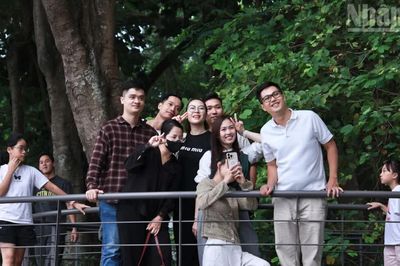 Hà Nội: 'Dải lụa ký ức' không gian trải nghiệm thu hút nhiều khách tham quan