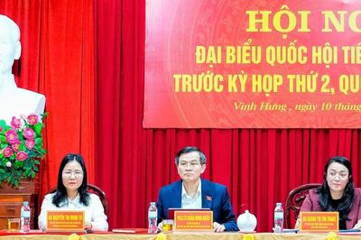 Đồng chí Đoàn Minh Huấn tiếp xúc cử tri tại Nghệ An