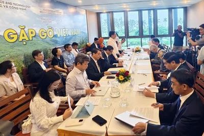 Phó Thủ tướng Hồ Quốc Dũng làm việc với Trung tâm ICISE
