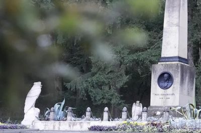 Trước khu tưởng niệm Lermontov ở miền nam nước Nga