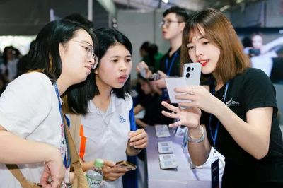Đề xuất hỗ trợ học phí, vé máy bay khứ hồi và sinh hoạt phí cho sinh viên đi học ở nước ngoài