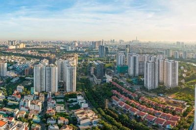 Nhà phố TP HCM giảm giá hàng tỷ đồng, người mua vẫn dè dặt