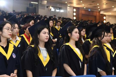 ĐH Kinh tế Quốc dân trao bằng thạc sĩ cho hơn 900 học viên