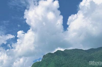 Trekking con đường đá cổ Pavie phủ rêu trăm tuổi ở 'nơi cuối trời Tây Bắc'