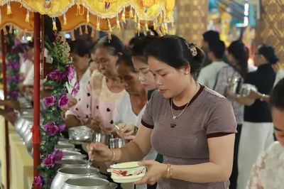 Vĩnh Long: Nét đẹp trong văn hóa dâng cơm báo hiếu tổ tiên mùa Sene Dolta của đồng bào Khmer