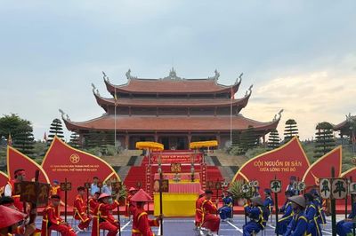 Lan tỏa đạo lý 'Uống nước nhớ nguồn' qua những trải nghiệm di sản tại Làng Văn hóa