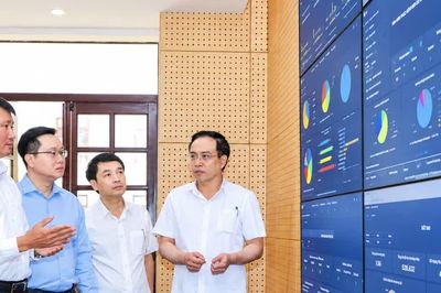 Bí thư Ninh Bình thị sát ứng dụng công dân số, phát hiện nhiều chỉ tiêu vẫn nhập thủ công