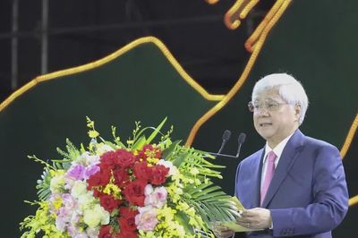 Phó Chủ tịch Thường trực Quốc hội Đỗ Văn Chiến dự Lễ khai mạc Ngày hội Văn hóa dân tộc Mông