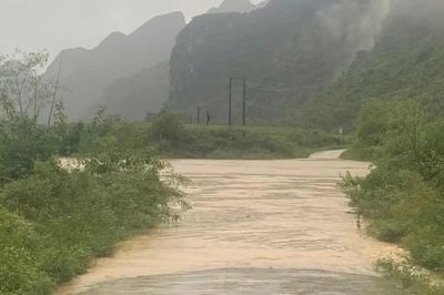 Quảng Trị: Mưa lớn gây ngập nhiều ngầm tràn ở Phong Nha
