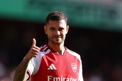 'Bom tấn' 75 triệu bảng giúp Arsenal thắng hú vía trên sân nhà