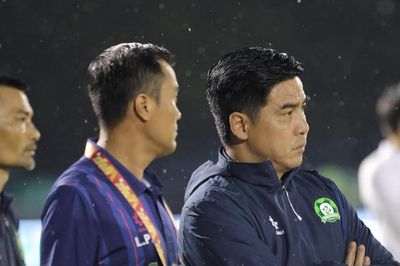 V-League trở lại: Những thuyền trưởng nào nguy cơ... bay ghế?