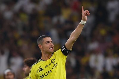 Ronaldo cán mốc 980 bàn thắng, Al Nassr áp sát ngôi đầu