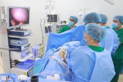 Xúc động 2 ca chồng hiến thận cho vợ, cha hiến thận cho con ở một bệnh viện