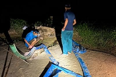 Công an xã xác minh, xử lý vụ khai thác cát trái phép trên sông Trà Bồng