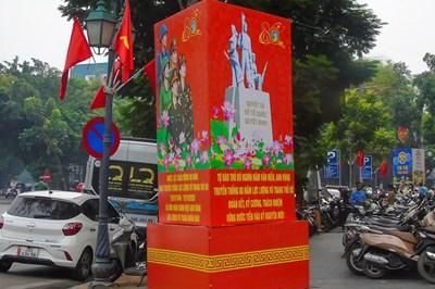 Hà Nội rực rỡ cờ hoa, người dân hân hoan chào mừng Ngày Giải phóng Thủ đô