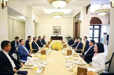 Thủ tướng Lê Minh Hưng và Thủ tướng Campuchia Hun Manet ăn sáng và làm việc