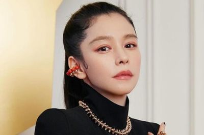 Nữ nghệ sĩ nổi tiếng hé lộ những vết sẹo che giấu suốt 2 thập kỷ