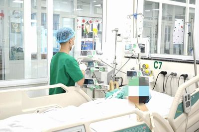 Cảnh báo nguy cơ sốc sốt xuất huyết ở người trẻ khỏe mạnh