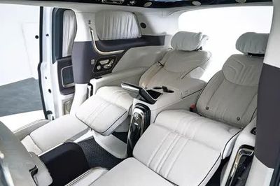 'Chuyên cơ mặt đất' 4 chỗ ngồi, động cơ PHEV, giá hơn 3,1 tỷ đồng