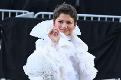 Zendaya gây chú ý với áo khoác bèo nhún