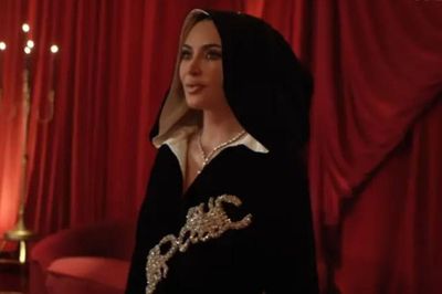 Người mẫu Kim Kardashian gây choáng khi đeo trang sức kim cương trị giá hơn 2,7 triệu USD