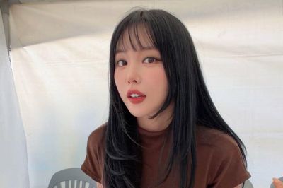 Ca sĩ Hong Jin Young khoe vóc dáng mảnh mai sau tin đồn mang thai