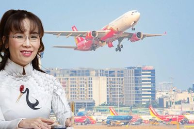 Nữ tỷ phú giàu nhất Việt Nam liên tiếp gặp tổng thống Mỹ Donald Trump và cú bắt tay với người giàu nhất thế giới