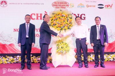 Lấy niềm tin của xã hội làm thước đo cho nghề luật sư