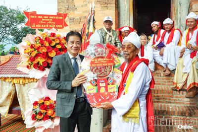 Phó Chủ tịch Thường trực UBND tỉnh Nguyễn Long Biên dự khai mạc Lễ hội Katê tại Tháp Pô Rômê