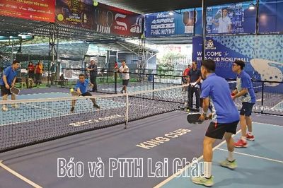 Giao lưu thể thao chào mừng Ngày Doanh nhân Việt Nam và Ngày Phụ nữ Việt Nam