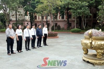 Các đồng chí lãnh đạo tỉnh dâng hương Đền thờ Vua Lê Thái Tông, Đền thờ Bác Hồ và Nhà tưởng niệm các Anh hùng Liệt sĩ Nhà tù Sơn La