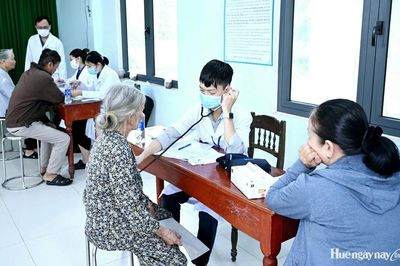 Khám bệnh, cấp thuốc miễn phí cho 350 người dân phường Kim Trà