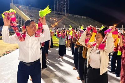 Về nơi sáng gặt lúa, chiều hái ngô, tối múa xòe ở Lào Cai