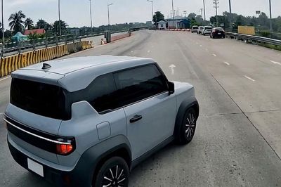 Ô tô chuyển làn đột ngột sau trạm thu phí, suýt gây tai nạn trên cao tốc