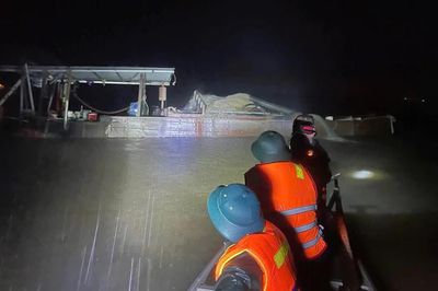 Quảng Trị: Liên tiếp phát hiện thuyền hút cát có dấu hiệu trái phép trên sông Gianh