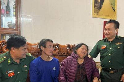 Quảng Trị: Ngư dân bơi vào bờ an toàn sau 8 tiếng lênh đênh trên biển