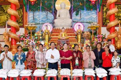Ấm áp tình đoàn kết trong dịp Lễ Sene Dolta