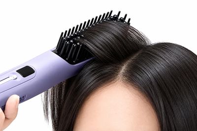 Lược điện có thực sự tốt cho tóc? 7 điều cần biết trước khi mua và sử dụng
