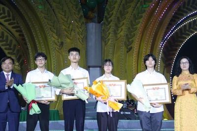 Tân sinh viên Học viện Nông nghiệp Việt Nam được kỳ vọng làm chủ công nghệ, sáng tạo vì cộng đồng