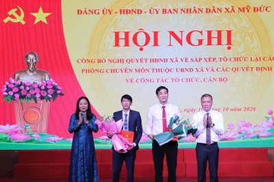 Xã Mỹ Đức công bố các quyết định về công tác cán bộ