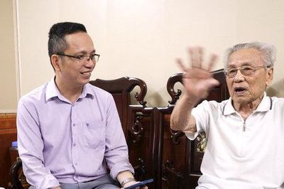 Chuyện những người đón mùa thu chiến thắng