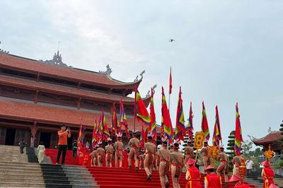 Lan tỏa đạo lý 'Uống nước nhớ nguồn' trong ngày kỷ niệm 72 năm Giải phóng Thủ đô